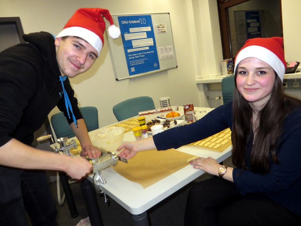 LINET Services wird zur Weihnachtsbäckerei - Keksbackaction 2014