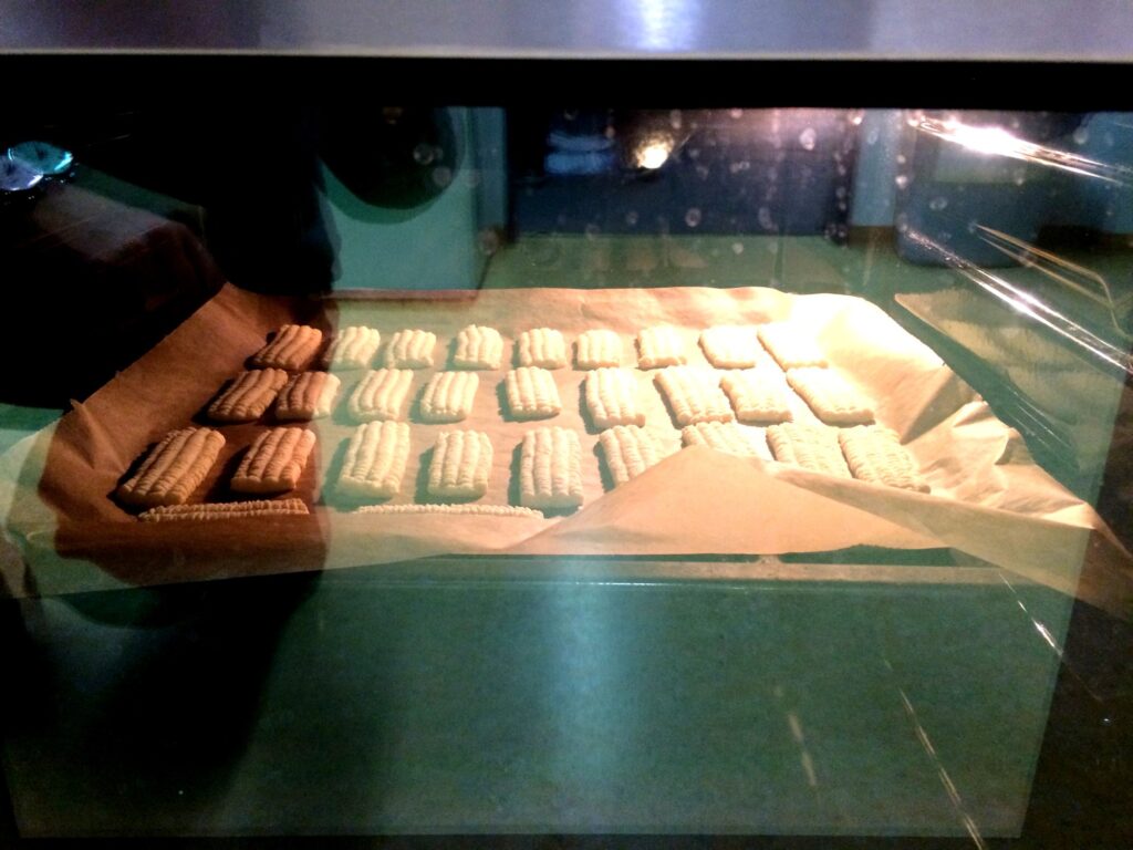 LINET Services wird zur Weihnachtsbäckerei - Keksbackaction 2014